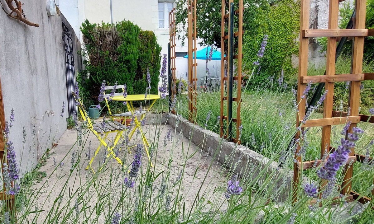 Chatillon-sur-Indre Apartment | Charming Retreat: Cozy Home with Garden, Parking, Near Historic Sights