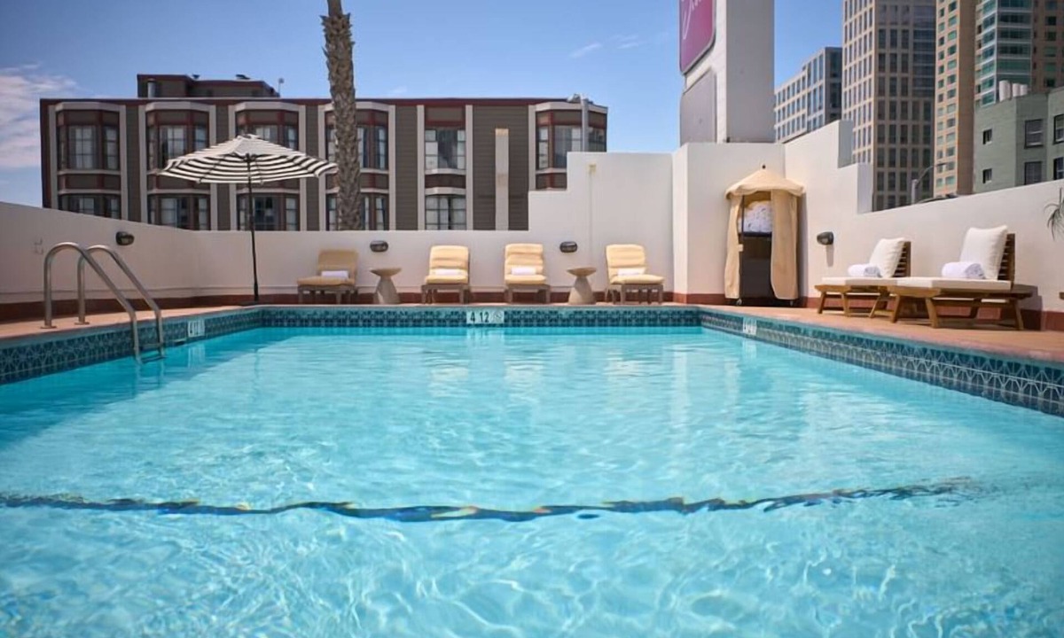 Downtown San Francisco Hotel | Charming Room with Pool Access, Fireplace & Free Breakfast in San Francisco