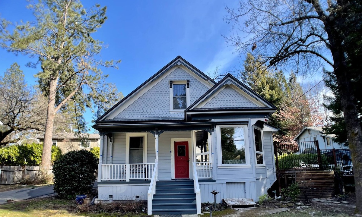 Nevada City House | Charming Victorian Cottage with pool! Walk to downtown Nevada City!