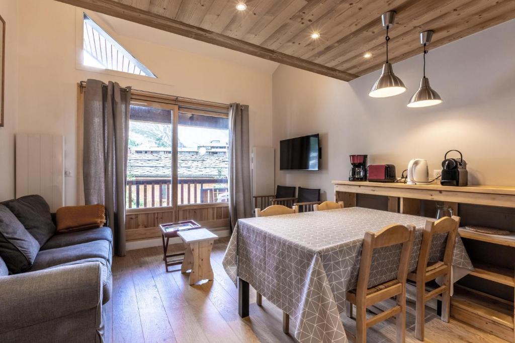 Val-d'Isere Apartment | CHAS5 - Superbe appartement, centre ville proche pistes et commerces.