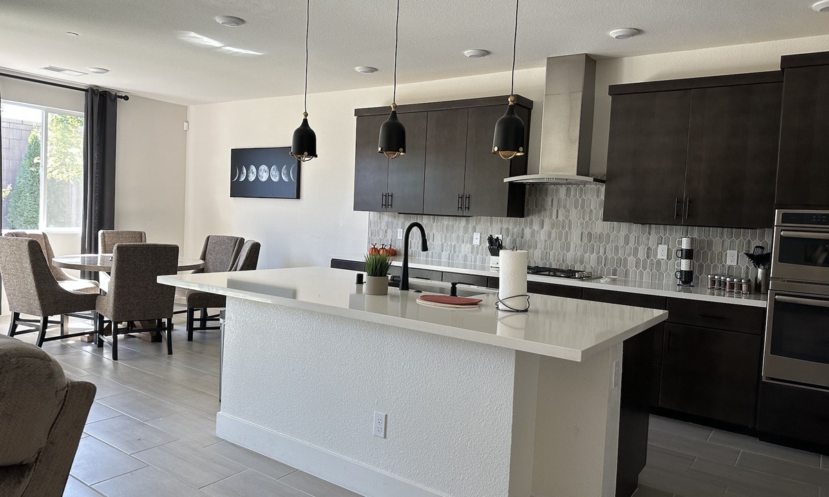 Lodi House | Cheerful & cozy 4 bedroom and 3.5 bath home.
