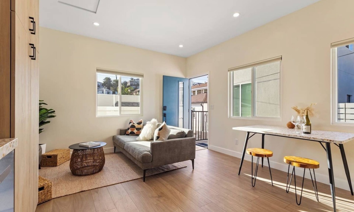 University Heights House | Chic 1 BR Urban Bungalow | AC + Free Parking