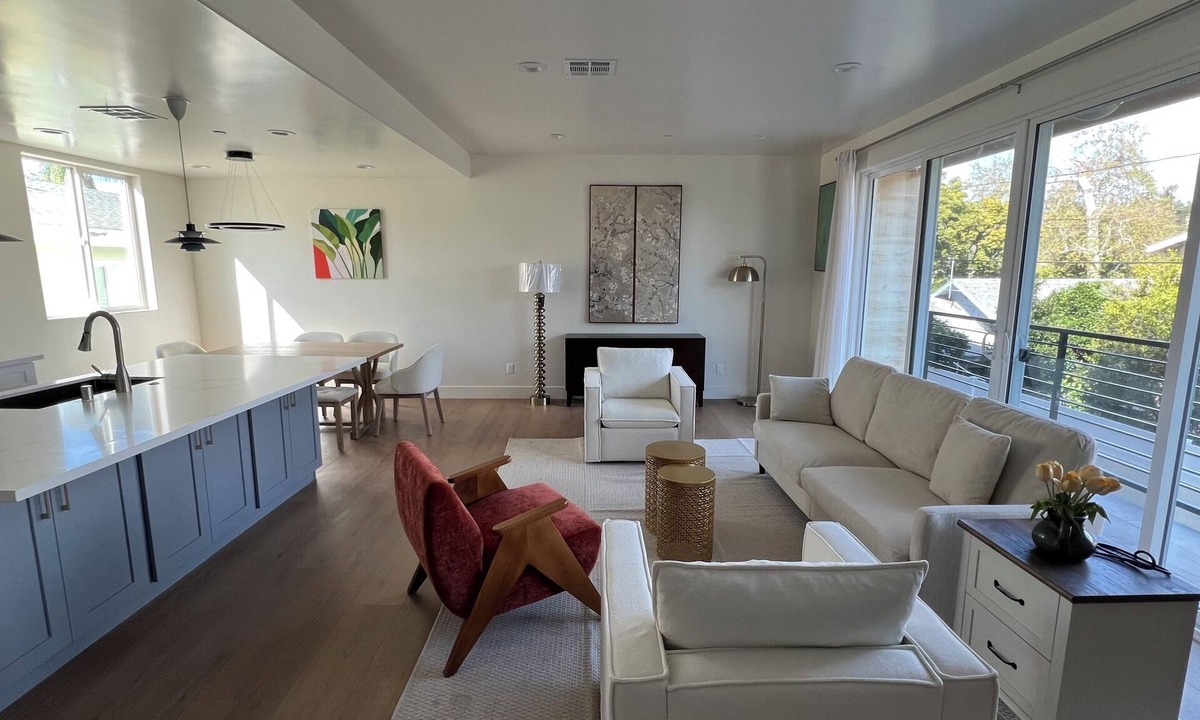 Highland Park House | Chic & Central 4-bedroom home in LA with rooftop terrace