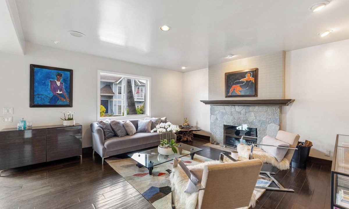 The Strand House | Chic Family Beach Home on Coveted Flat Walk Street. Pet Friendly!