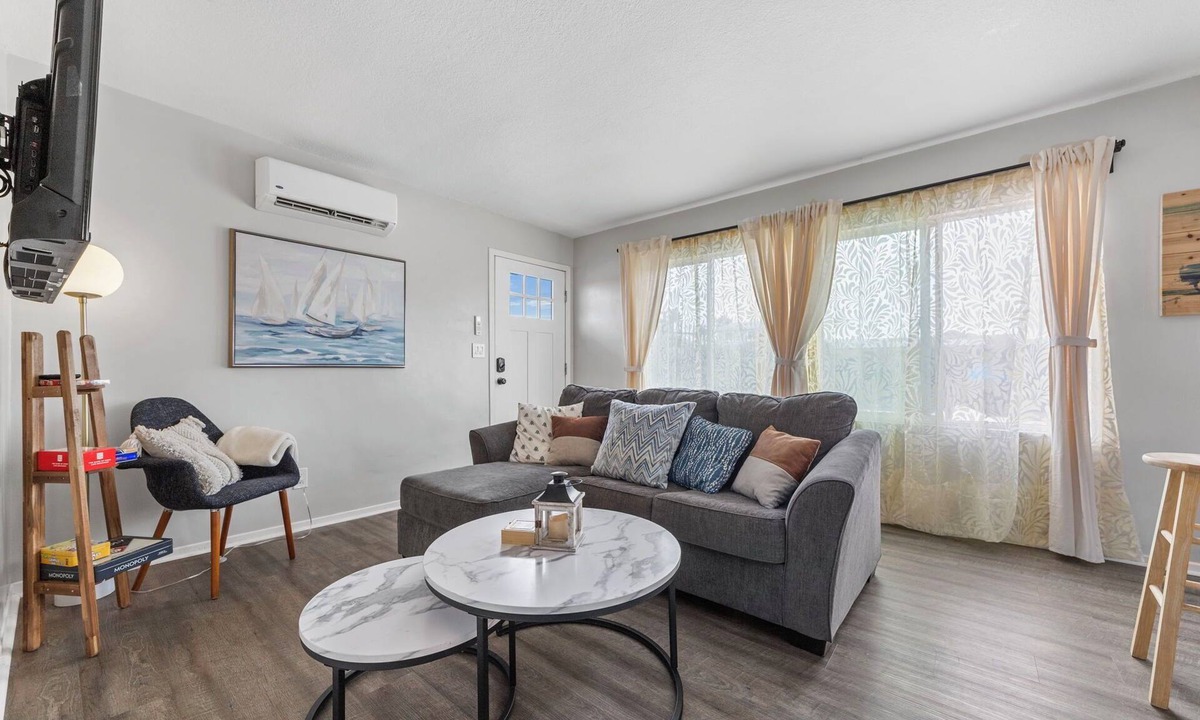 Logan Heights Apartment | Chic SD Gem WiFi Trolley Access Mins to Balboa,DT,Petco Park Pet Friendly!
