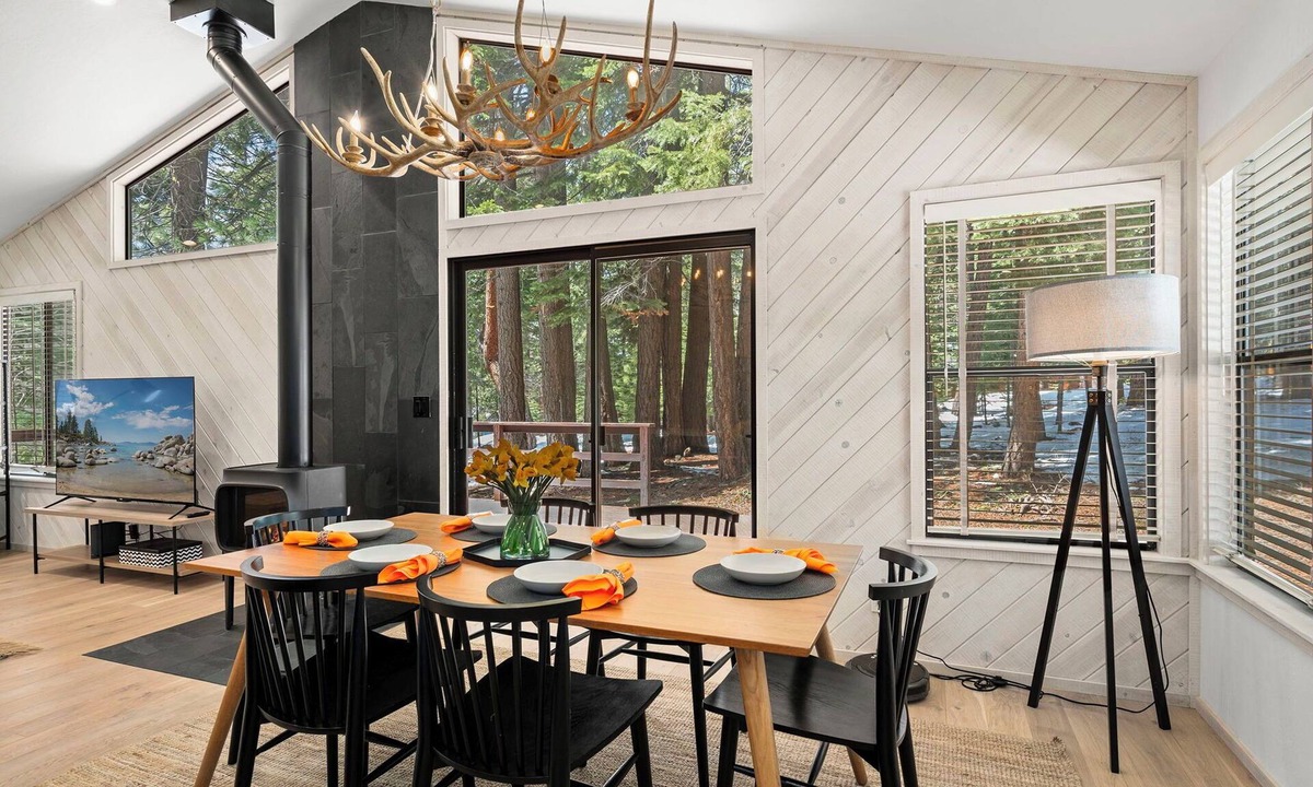 Truckee House | Chic Tahoe Cabin | Board Games, Desk, Soaking Tub, Forest View, Club Access