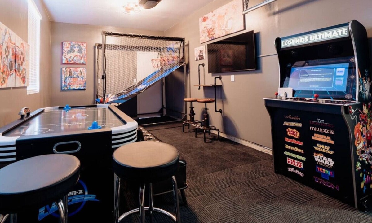 Chico House | Chico Creek Villa: Clean, Comfortable & Game Room!