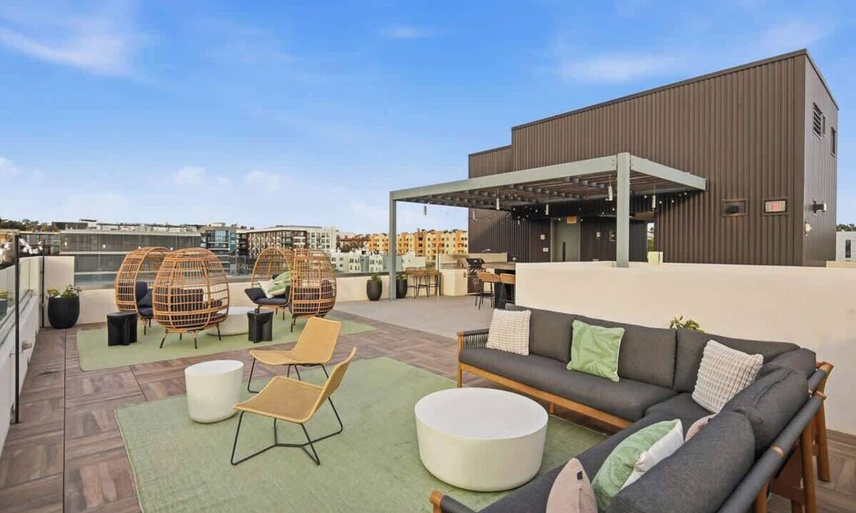 East Village Apartment | City View Apartment in Downtown