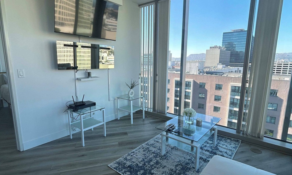 Los Angeles Apartment | City View Escape 2 Bd Apt in Koreatown Free Park