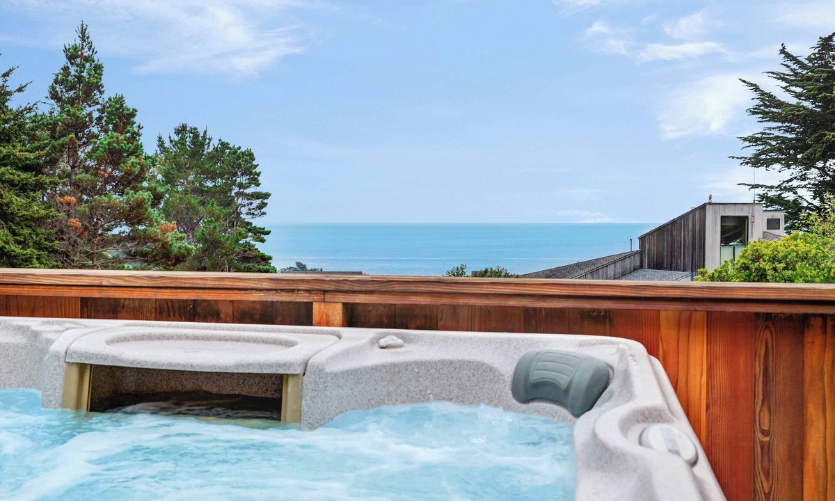Sea Ranch House | Classic Sea Ranch Home With Updated Amenities. Hot Tub. 1 Dog Allowed