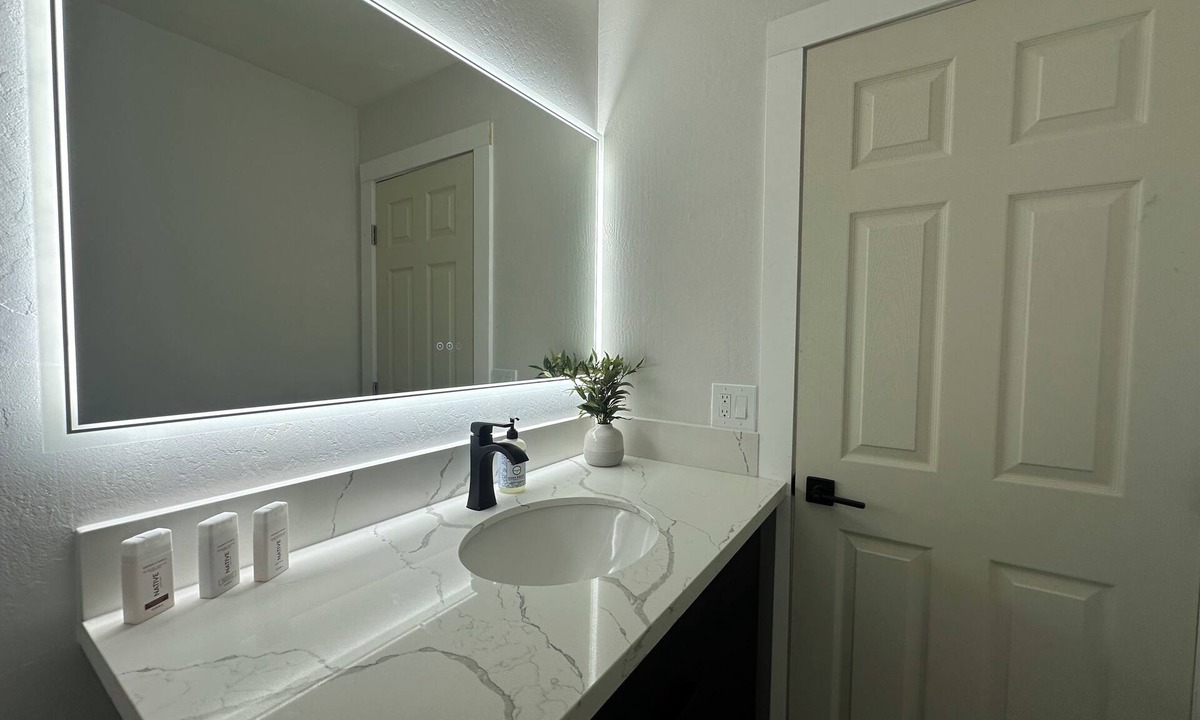 Tahoe Village House | Clean & Cosy 3-bedroom house with hot tub in Stateline, close to Heavenly
