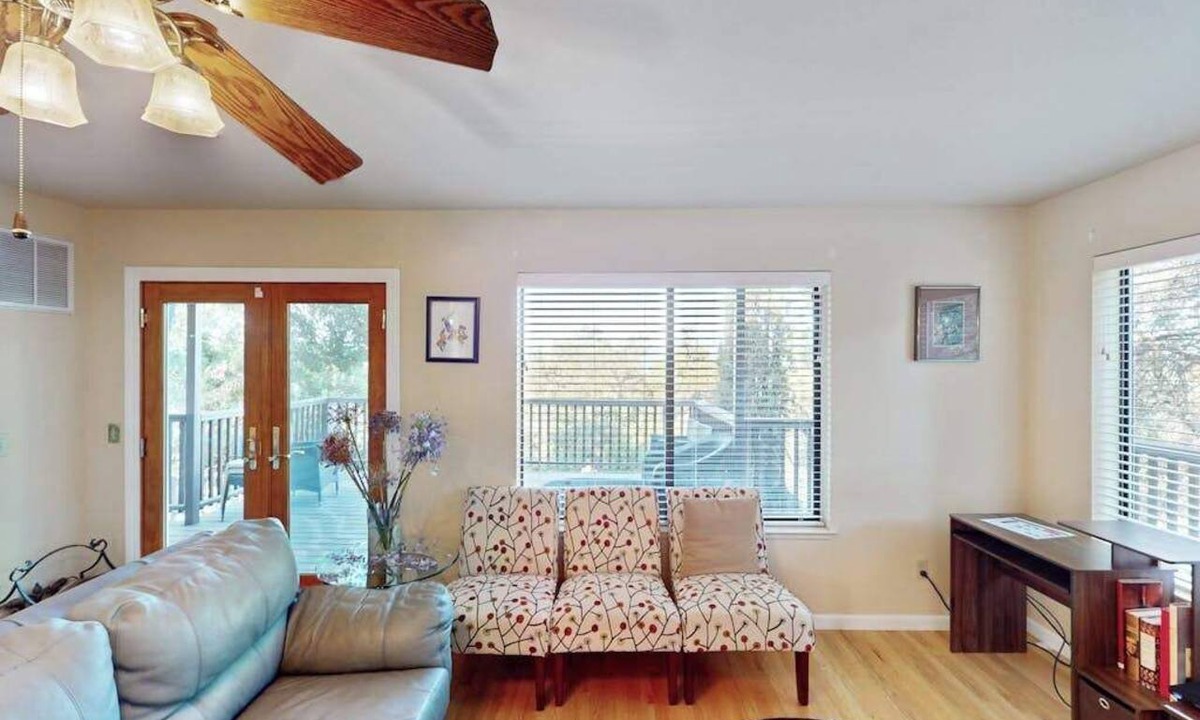 Cloverdale House | Cloverdale 3BR hillside lodge on 7 acres with hot tub & wave pool