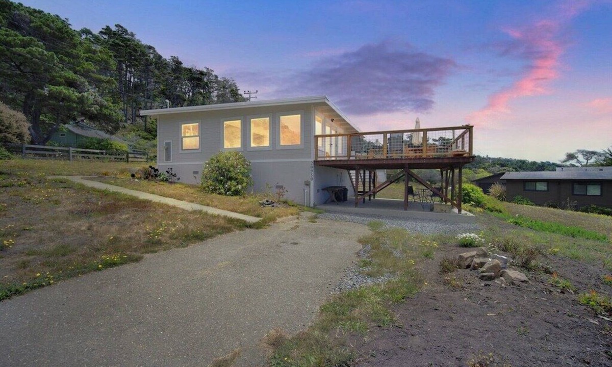 Timber Cove House | Coastal Cottage Jenner with Stunning Views! Pet-Friendly, Remote and Private
