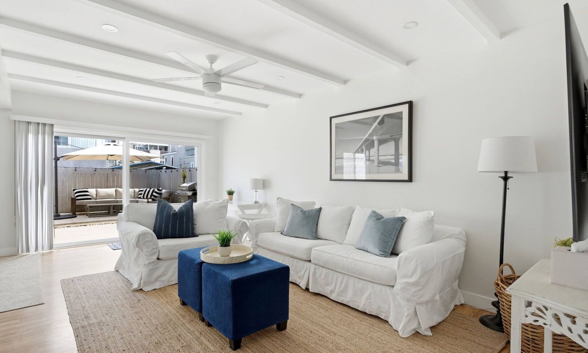 Gas Lamp Section House | Coastal Manhattan Beach Home | Walk to Beach & Downtown