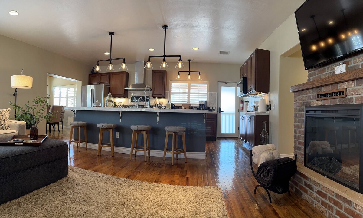 Cottonwood House | Coco's Cottage: Cozy 2-bedroom house in peaceful Cottonwood with WiFi, AC