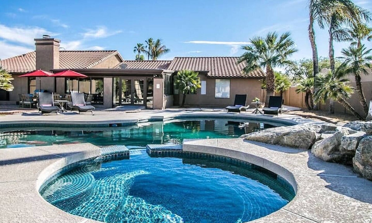 Village Estates House | Come Make Memories in the Back Yard/Pool/Hot Tub!