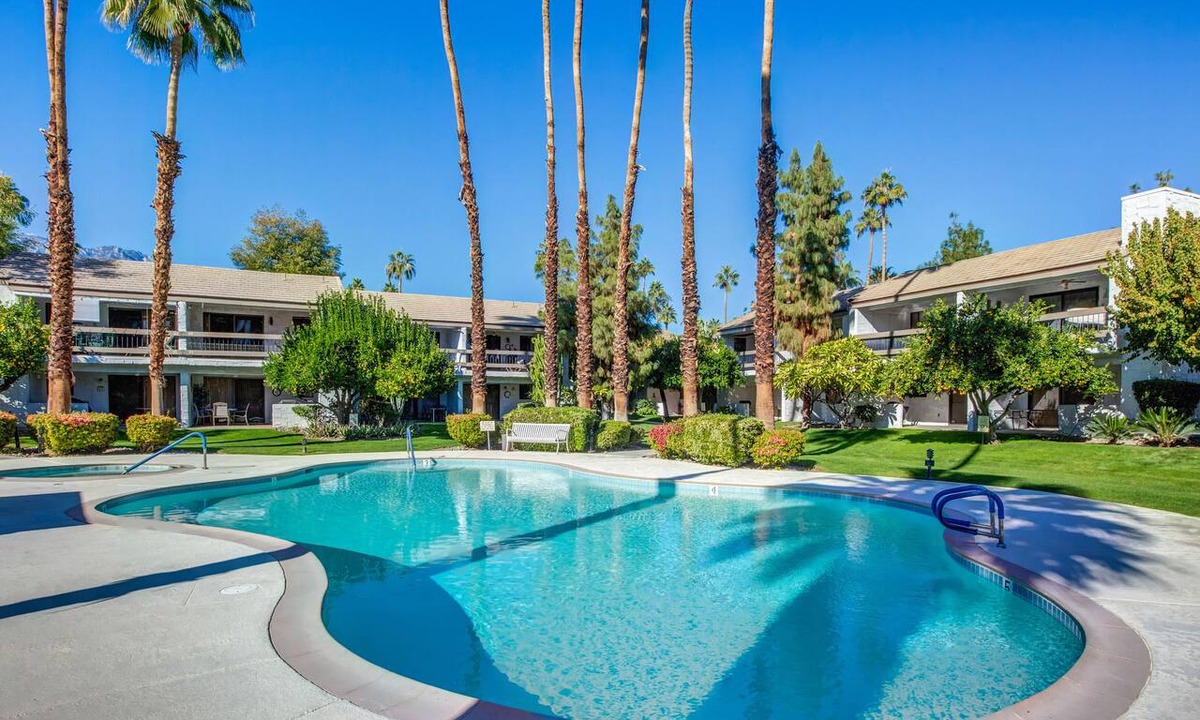 Palm Springs Condo | Come stay in your Palm Springs retreat today!