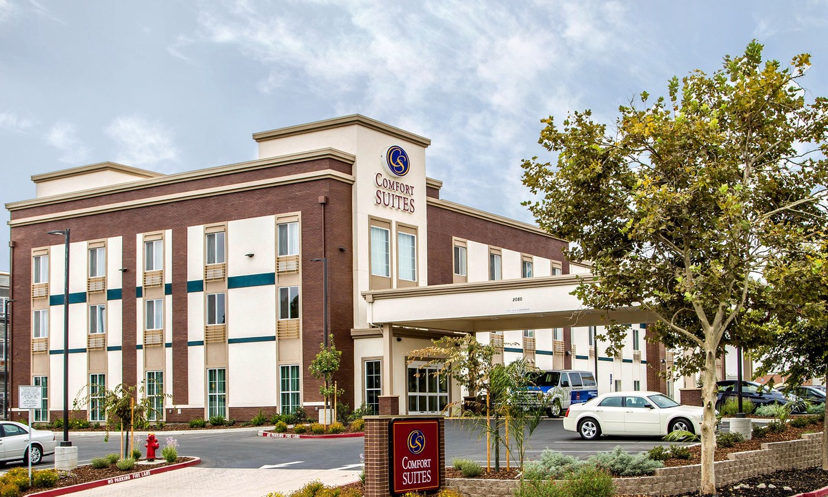 Woodland Hotel | Comfort Suites Woodland - Sacramento Airport