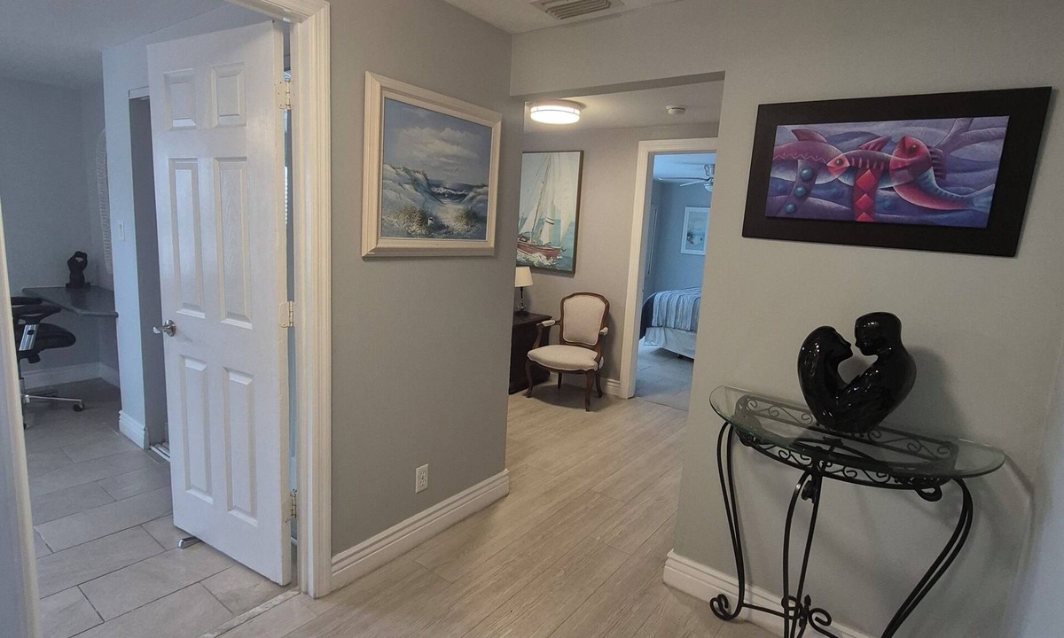 Jensen Beach House | Comfortable 3beds/1 bath home!