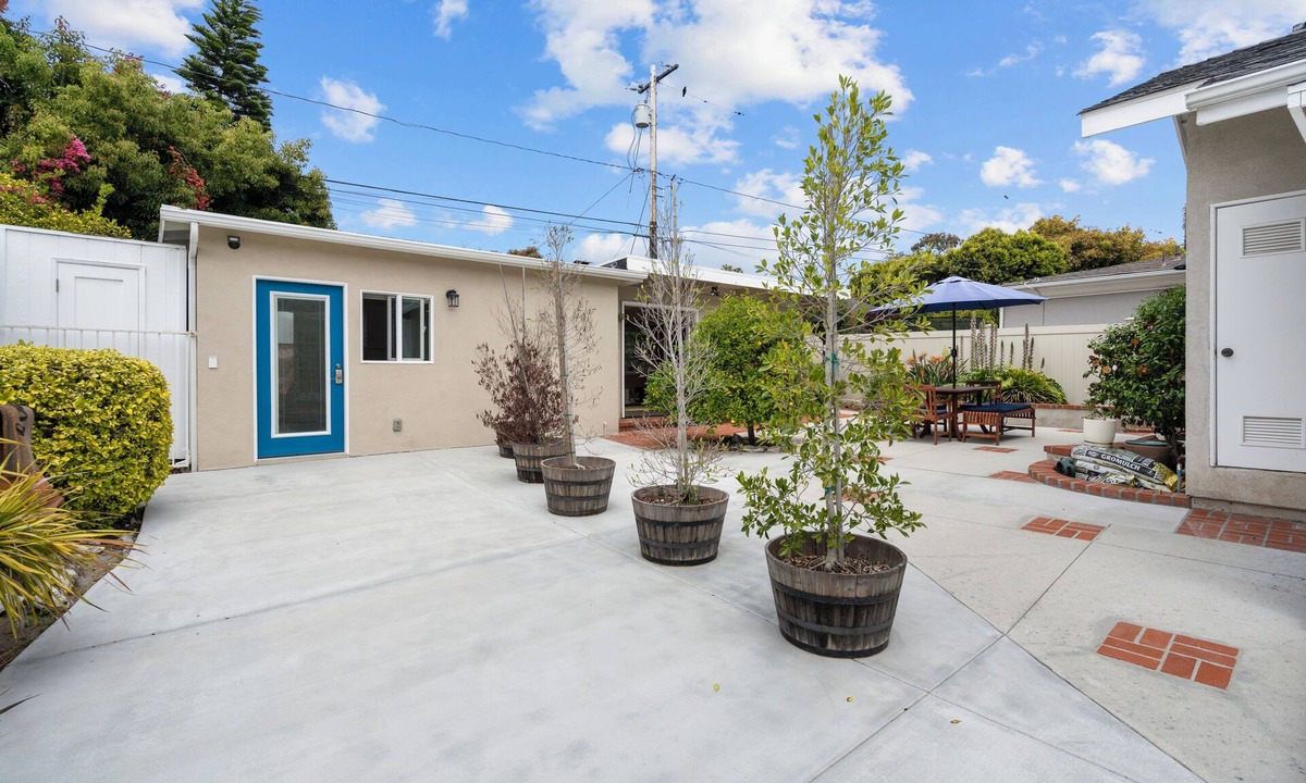 Torrance Cottage | Comfortable cottage 1 mile from the beach