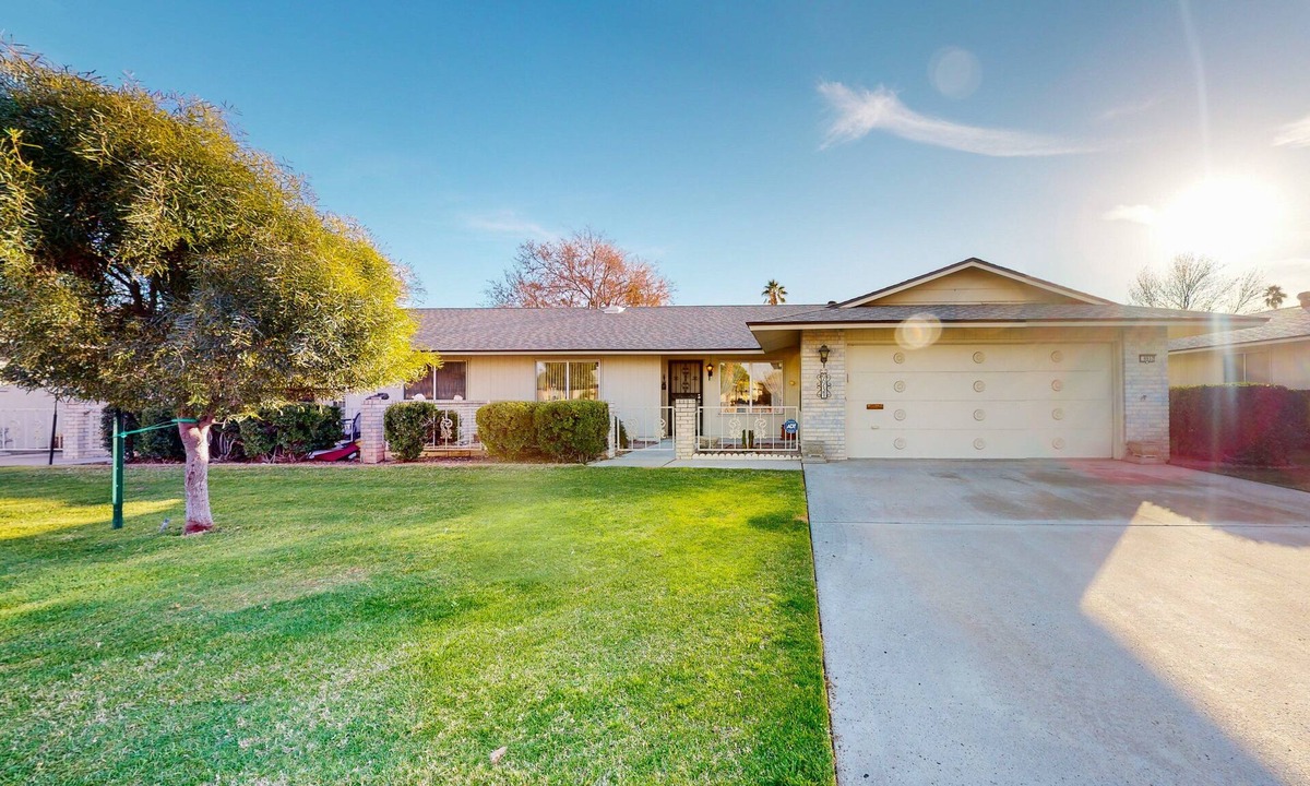 Sun City House | Comfortable stay with a pool, tennis court, and gym access, washer/dryer, & AC