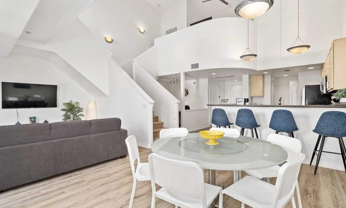 Downtown San Diego Condo | Condo with Soaring Ceilings in Hip Little Italy