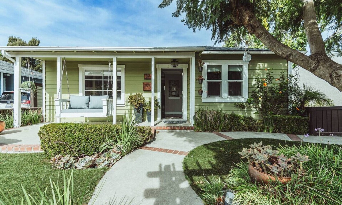 San Luis Obispo House | Contemporary Boutique Bungalow+Backyard+Walkable