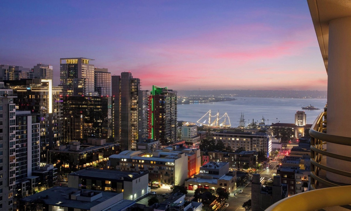 Little Italy Hotel | Courtyard by Marriott San Diego Downtown Little Italy