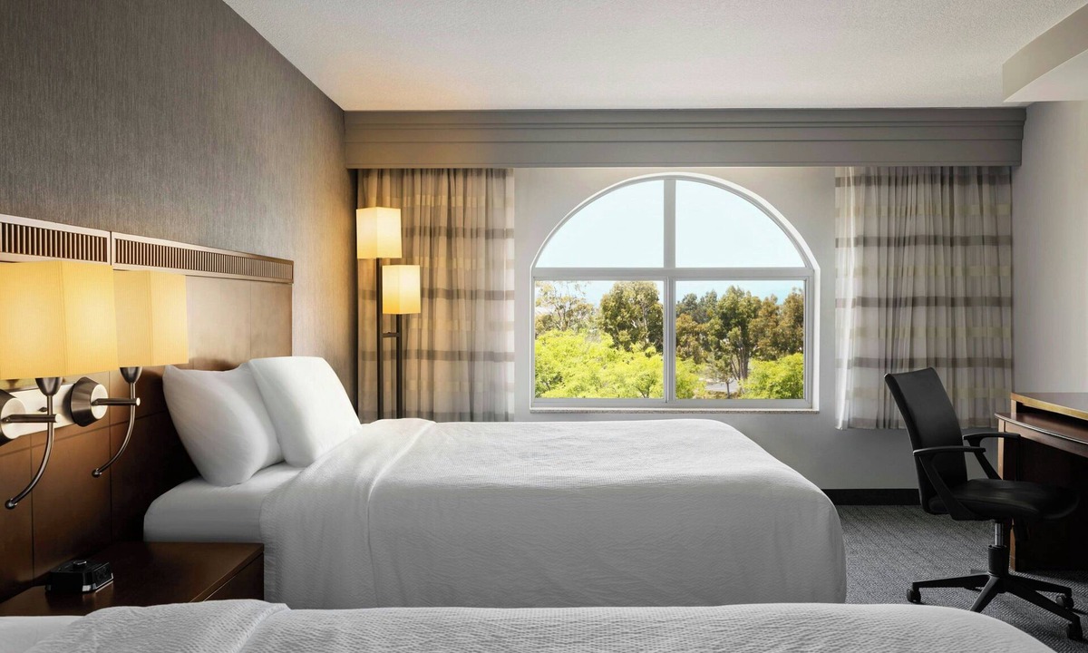 Simi Valley Hotel | Courtyard by Marriott Ventura Simi Valley