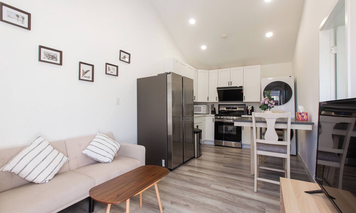 Valinda House | Cozy 1-bedroom house in charming La Puente with AC
