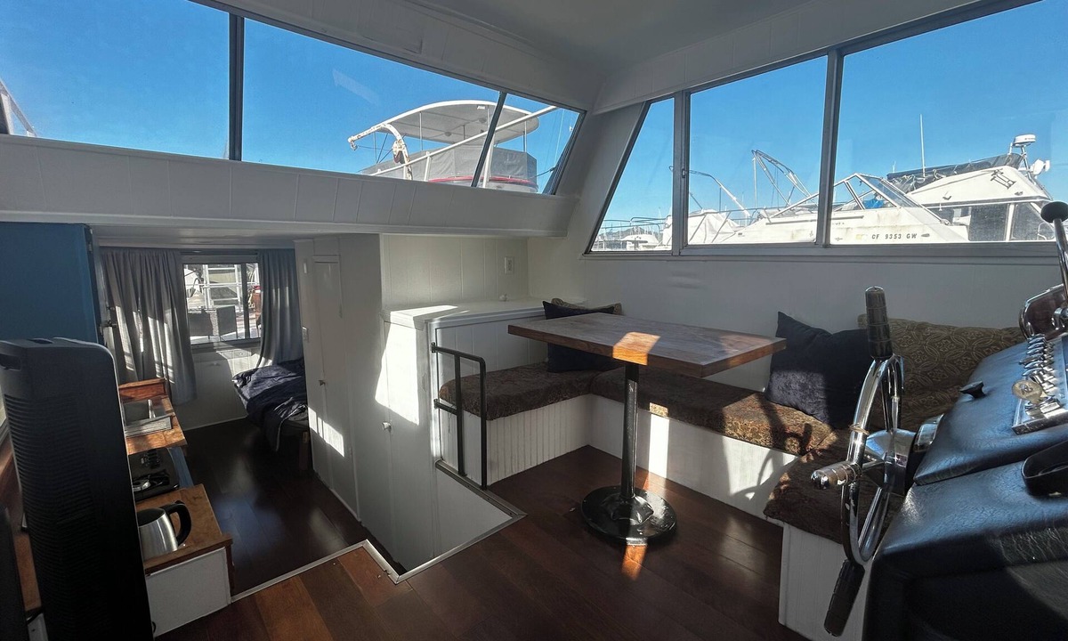 Sausalito Apartment | Cozy 2-bedroom Private Houseboat in lovely Sausalito with AC