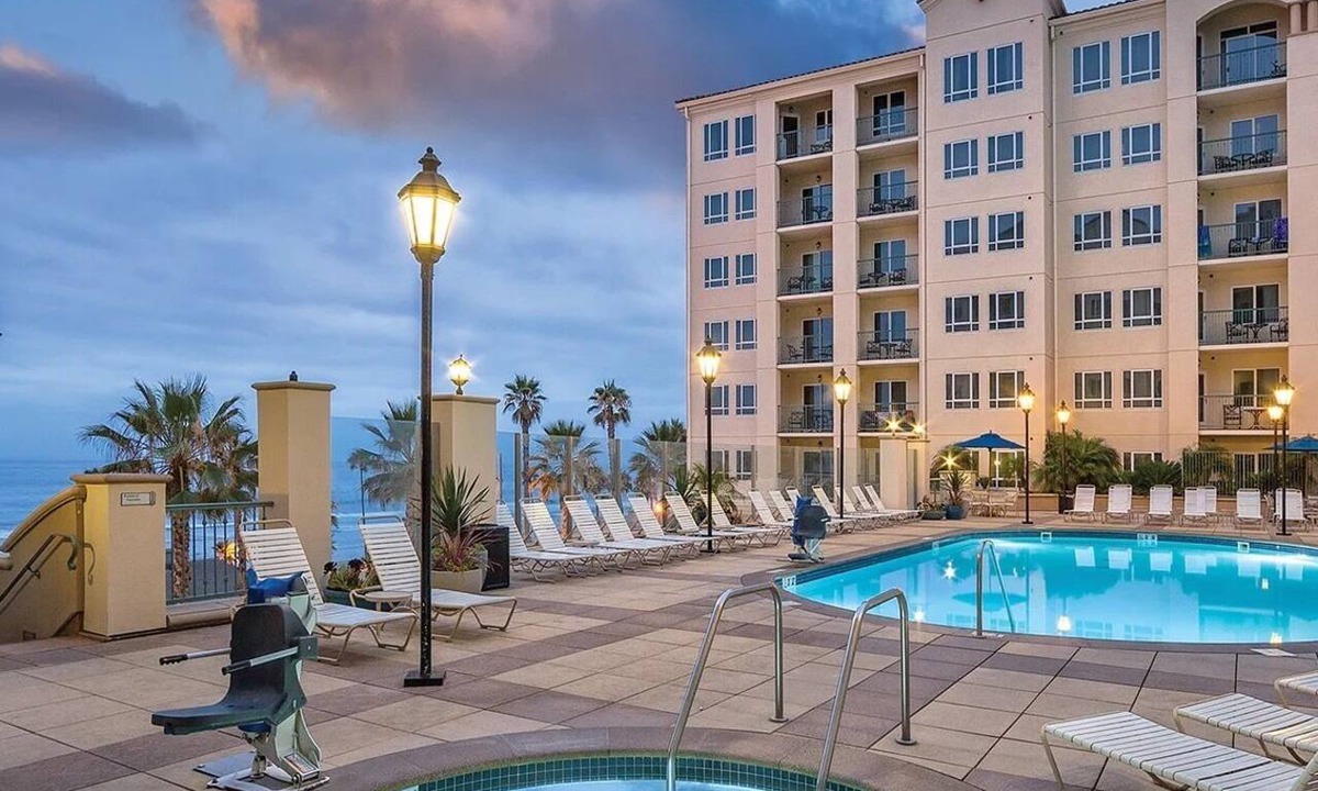 Townsite Resort | Cozy 2-bedroom resort with AC, WiFi, fitness room in marvelous Oceanside
