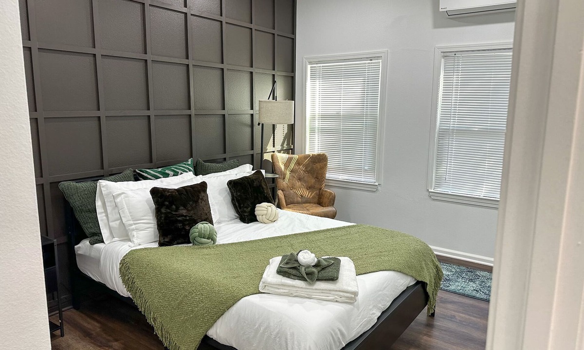 Florence-Graham House | Cozy 2BR Duplex in Downtown LA