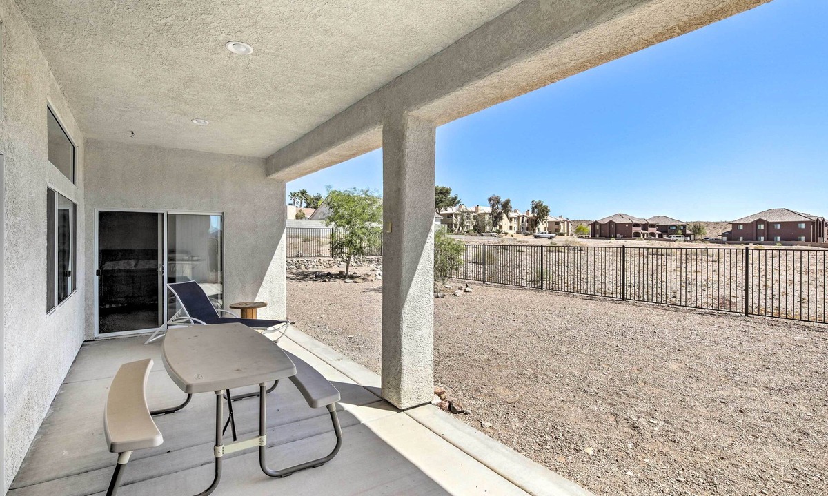 Bullhead City House | Cozy Bullhead City Home w/Patio & Mountain Views!