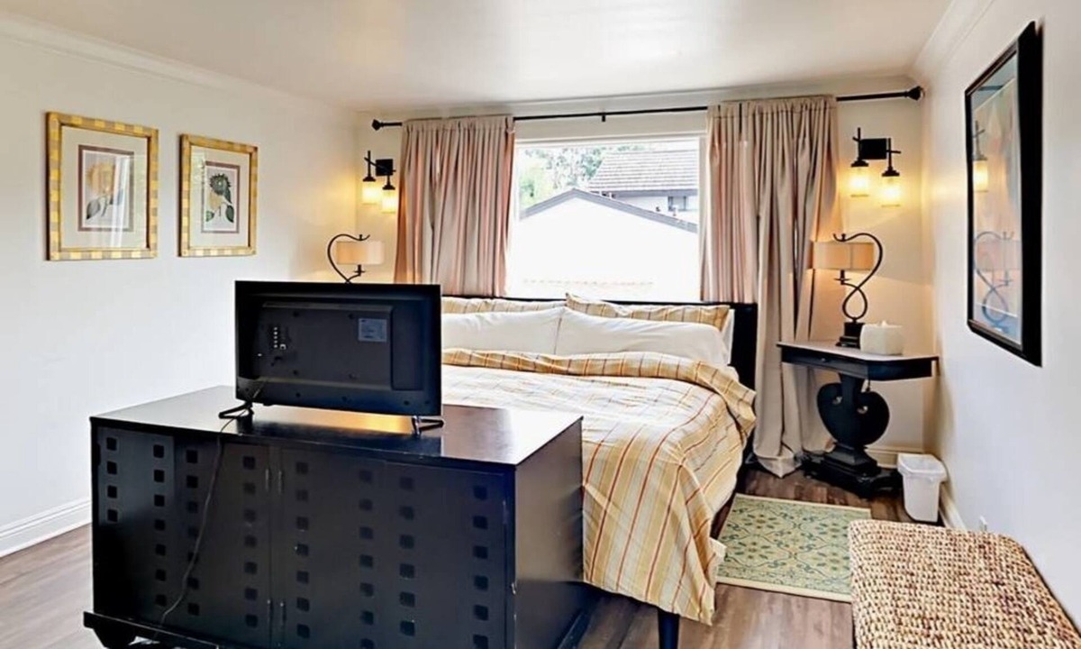 East Side Costa Mesa House | Cozy Costa Mesa house next to Newport Beach