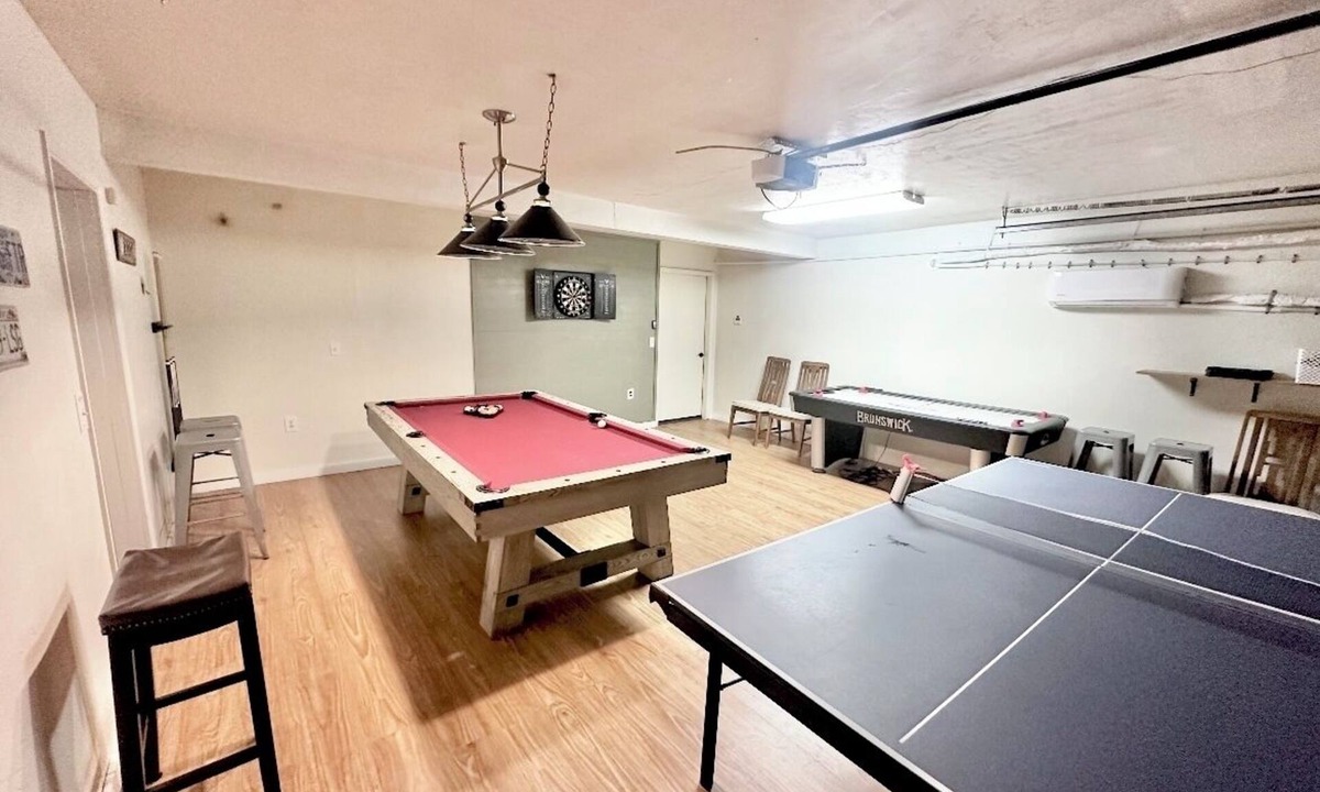 Prescott Cabin | Cozy Family Friendly Lodge, 2 Games Rooms, Hot Tub, EV Charger