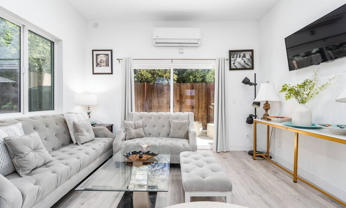 Van Nuys House | Cozy Haven: 1BD Gem in Van Nuys
