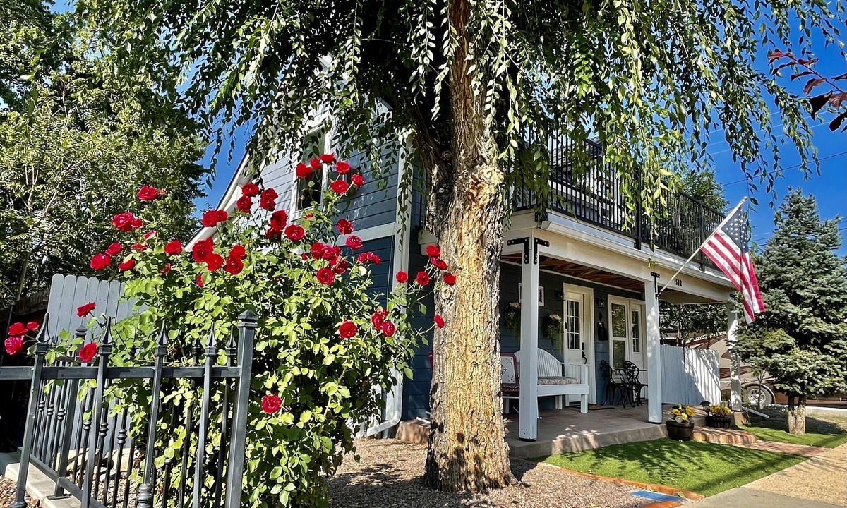 Prescott House | Cozy Historic Farmhouse-2 Bedroom Downstairs Unit - Walk Downtown & Whiskey Row