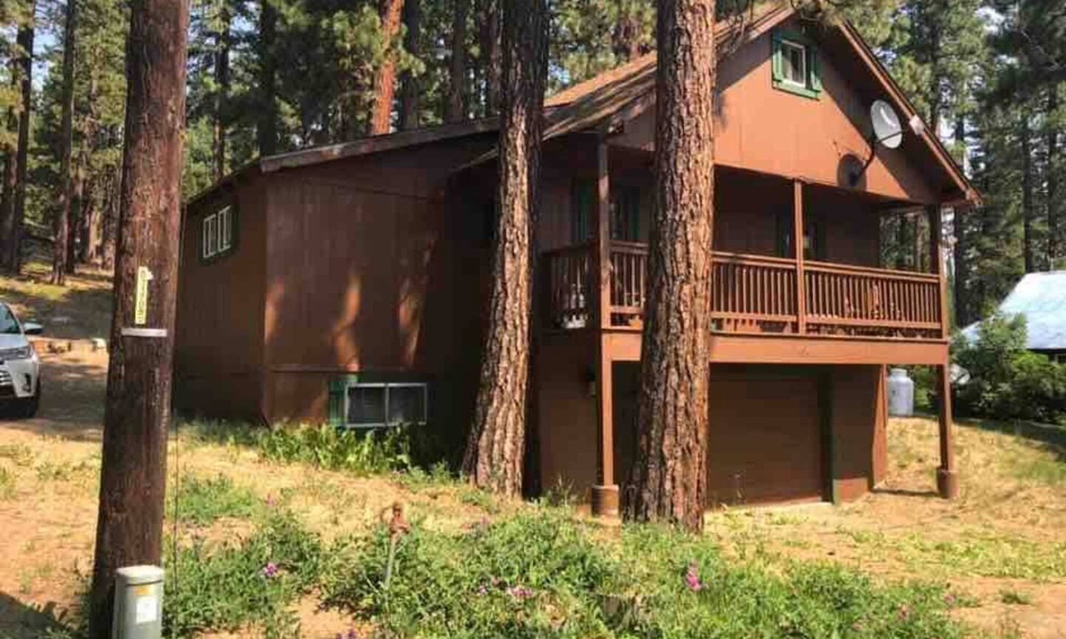 Calpine Cabin | Cozy Historic Mountain Cabin w. Loft