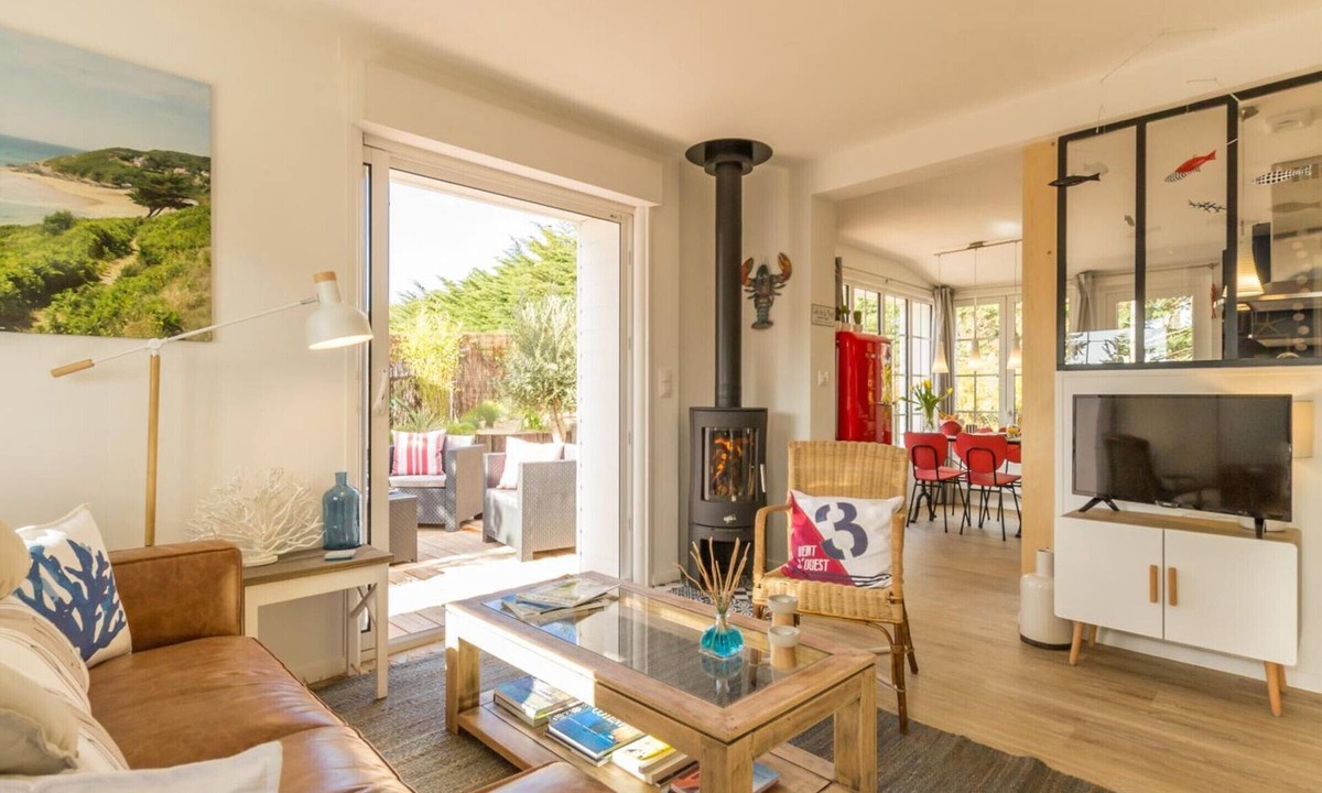 Barneville-Carteret Cottage | Cozy House with Terrace in Barneville-Carteret