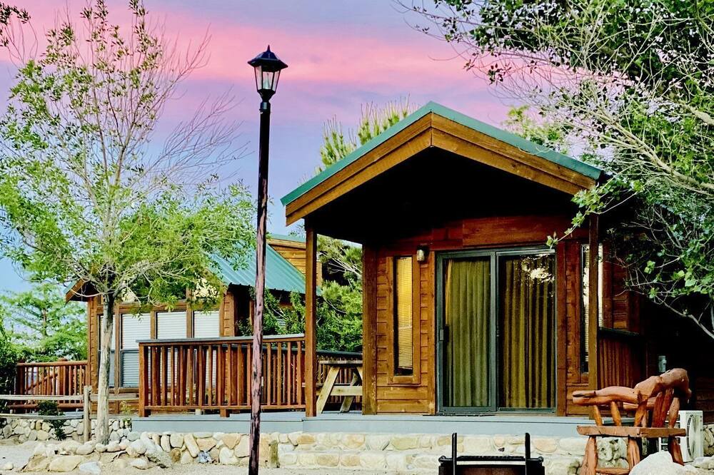 Lone Pine Cabin | Cozy Mountain-Style Cabin with Scenic Sierra Nevada Views Near Lone Pine, California