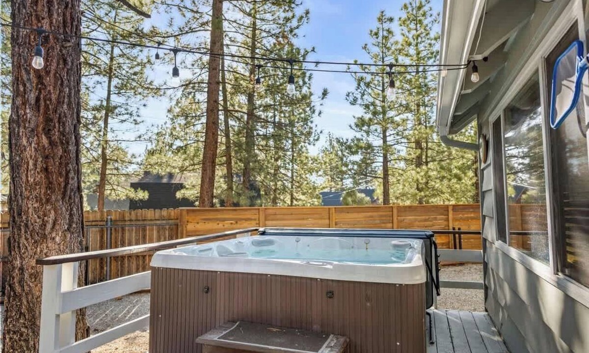 Summit Estates House | Cozy Paradise Cabin | Hot Tub | Game Room | By Slopes