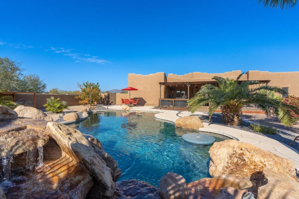 Desert Hills House | Cozy quiet home BBQ Pool Outdoor entertaining