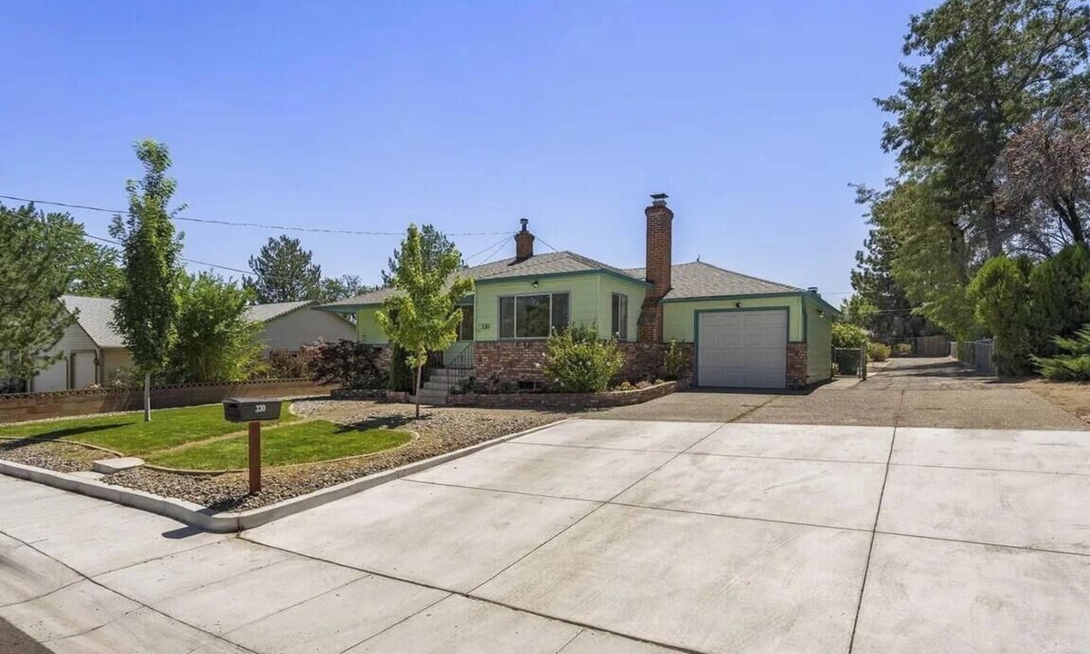 Reno/Tahoe Airport House | Custom 4bed/3bath house, central heat/AC, 10-15 mins to most attractions