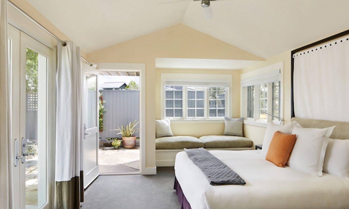 Napa House | Decorative 3 BR Home w/Free WiFi, Pool Access, Parking & Grill Access