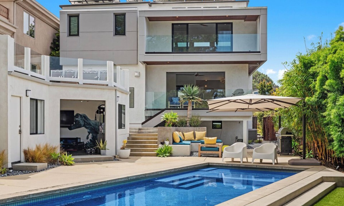 Del Mar Heights House | Del Mar Ocean-View Jewel: 3BR/4.5BA Luxury Home + Pool House & Designer Backyard