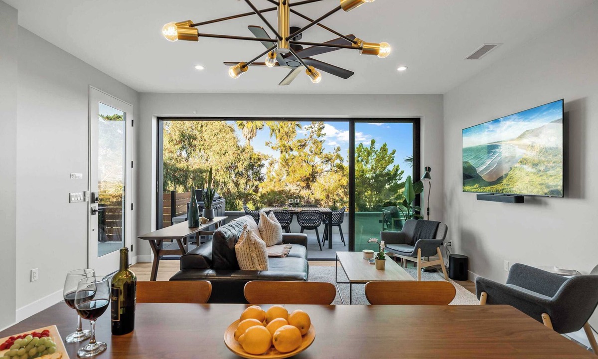Del Mar Heights Apartment | Del Mar Retreat - Spa, BBQ, Firepit, AC, Laundry