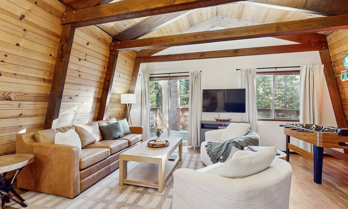 Bijou Park House | Delightful South Lake Tahoe Cabin with BBQ, Decks, Fireplace & Hot Tub - Minutes to Beach&Ski