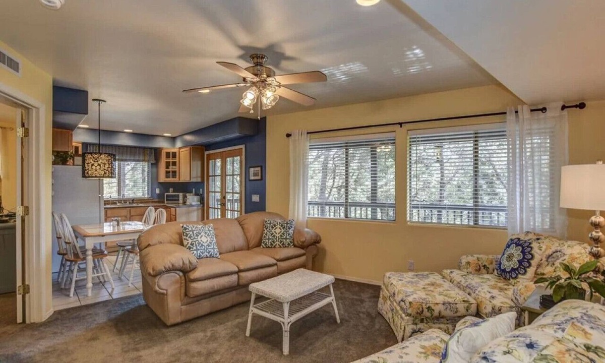 Groom Creek House | Deluxe Family Cabin in the Pines