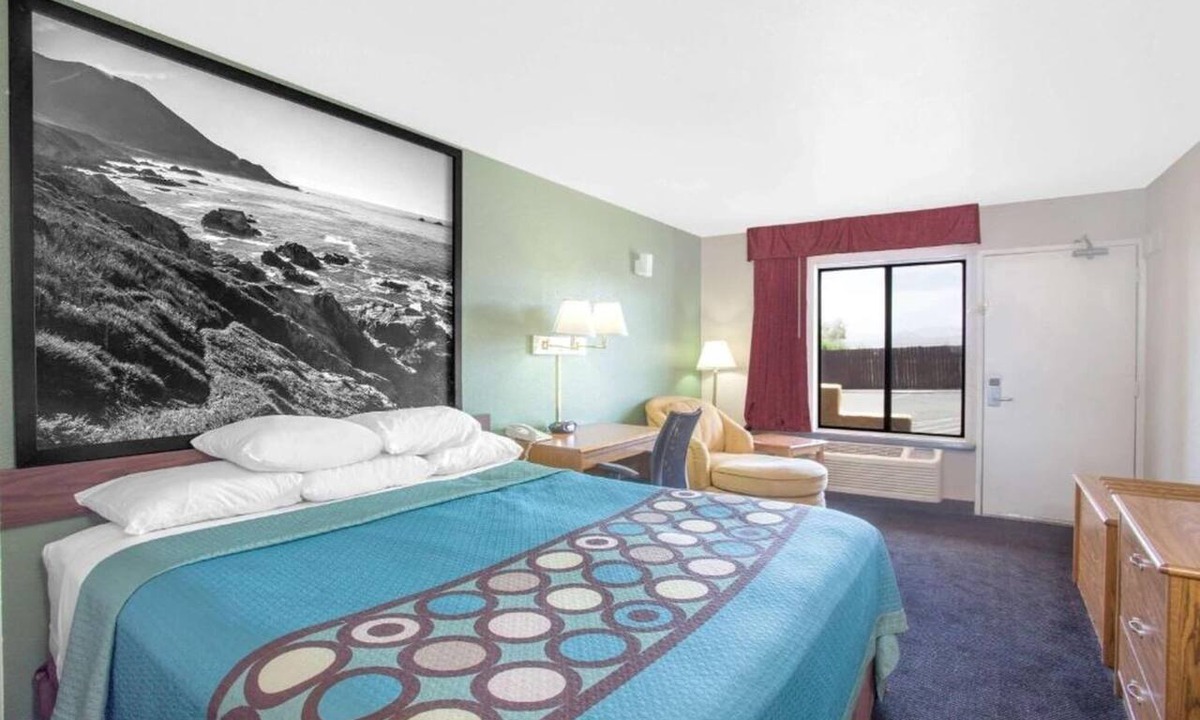 Barstow Apartment | Deluxe King Bed Non-Smoking - NK1